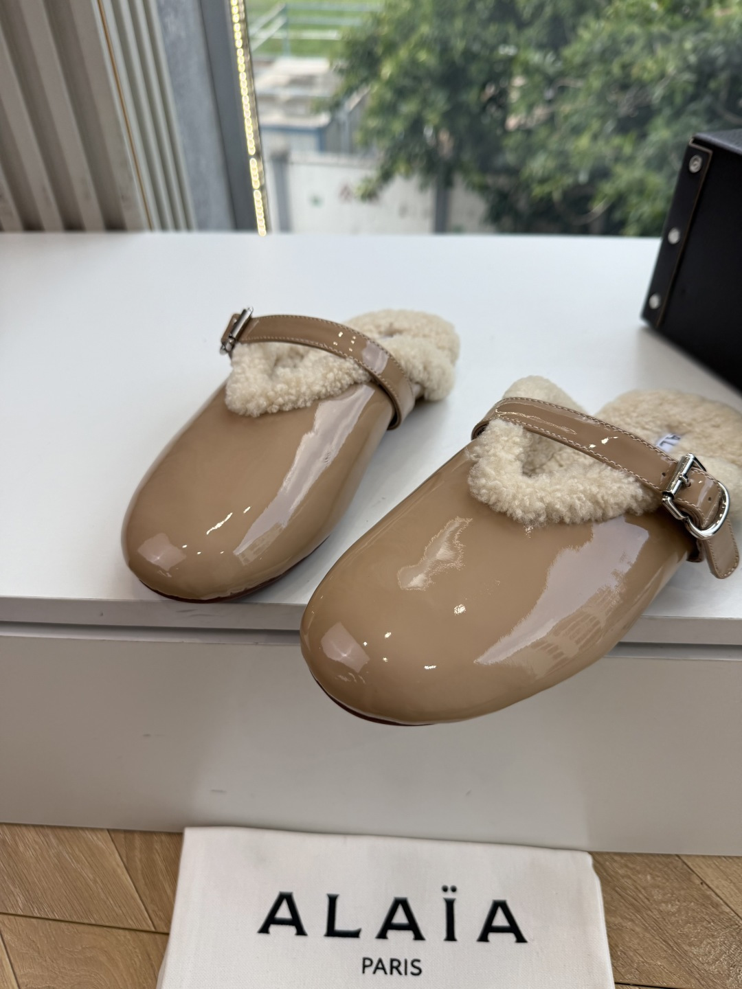 所见即所得G021代购级别原版购入法国一线奢侈品牌ALAIA 阿莱亚秋冬天真的要来咯!羊羔绒鞋~ Alaia奶呼呼的秋冬 所见即所得G021代购级别原版购入法国一线奢侈品牌ALAIA 阿莱亚秋冬天真的要来咯!羊羔绒鞋~ Alaia奶呼呼的秋冬