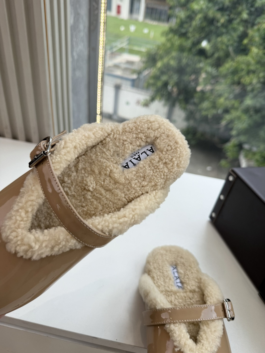 所见即所得G021代购级别原版购入法国一线奢侈品牌ALAIA 阿莱亚秋冬天真的要来咯!羊羔绒鞋~ Alaia奶呼呼的秋冬 所见即所得G021代购级别原版购入法国一线奢侈品牌ALAIA 阿莱亚秋冬天真的要来咯!羊羔绒鞋~ Alaia奶呼呼的秋冬