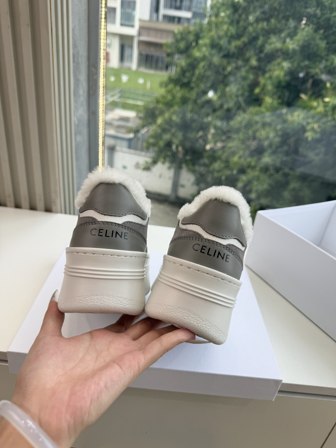 女😀G039 厚底小白鞋CELIN塞琳 秋冬新毛毛鞋赛琳又让我重新爱了它一次！这季节美鞋太多这款毛拖真的是让我无法自拔真