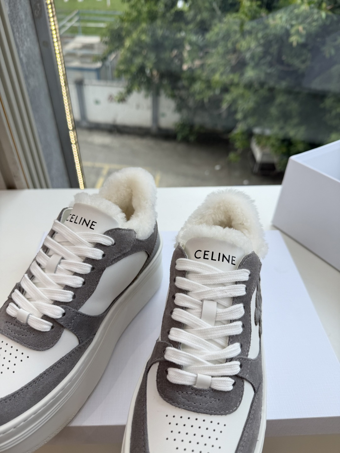 女😀G039 厚底小白鞋CELIN塞琳 秋冬新毛毛鞋赛琳又让我重新爱了它一次！这季节美鞋太多这款毛拖真的是让我无法自拔真