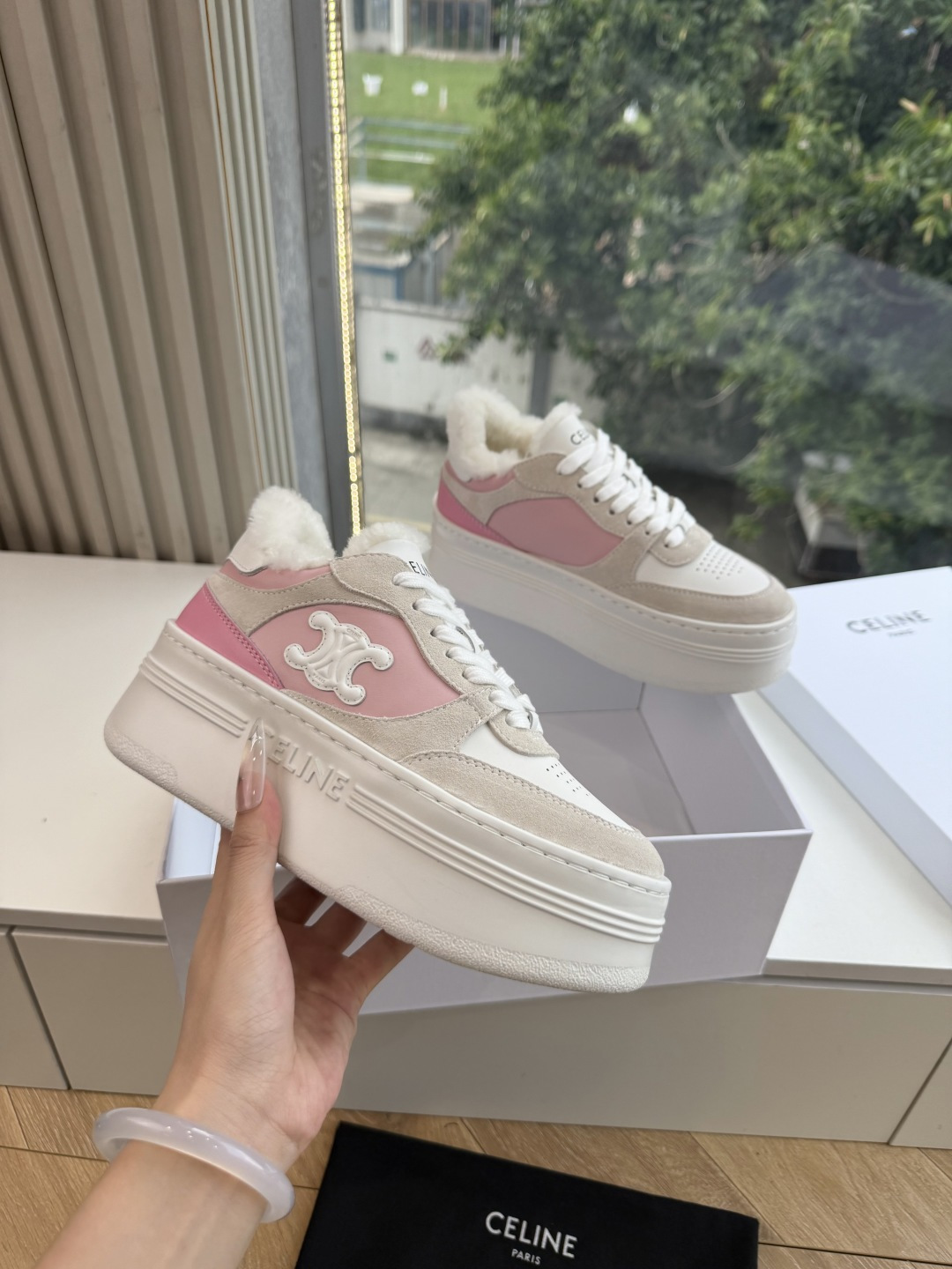 女😀G039 厚底小白鞋CELIN塞琳 秋冬新毛毛鞋赛琳又让我重新爱了它一次！这季节美鞋太多这款毛拖真的是让我无法自拔真