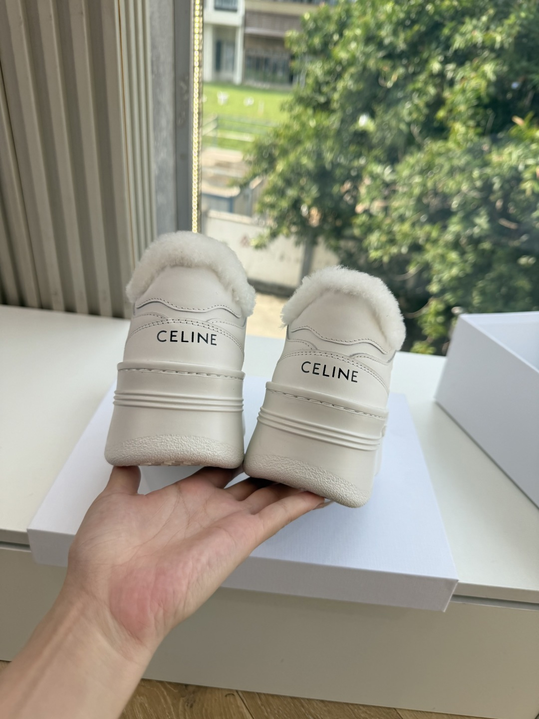 女😀G039 厚底小白鞋CELIN塞琳 秋冬新毛毛鞋赛琳又让我重新爱了它一次!这季节美鞋太多这款毛拖真的是让我无法自拔真 女😀G039 厚底小白鞋CELIN塞琳 秋冬新毛毛鞋赛琳又让我重新爱了它一次!这季节美鞋太多这款毛拖真的是让我无法自拔真