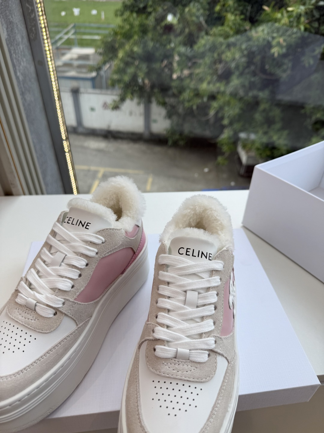 女😀G039 厚底小白鞋CELIN塞琳 秋冬新毛毛鞋赛琳又让我重新爱了它一次！这季节美鞋太多这款毛拖真的是让我无法自拔真