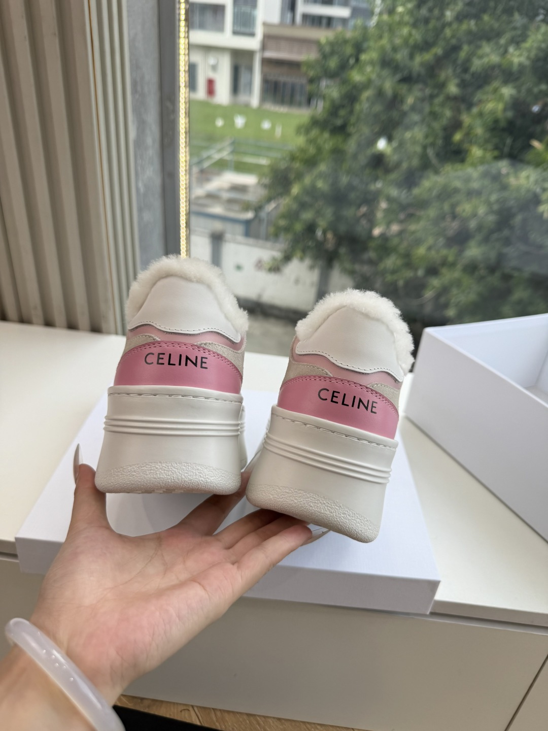女😀G039 厚底小白鞋CELIN塞琳 秋冬新毛毛鞋赛琳又让我重新爱了它一次！这季节美鞋太多这款毛拖真的是让我无法自拔真