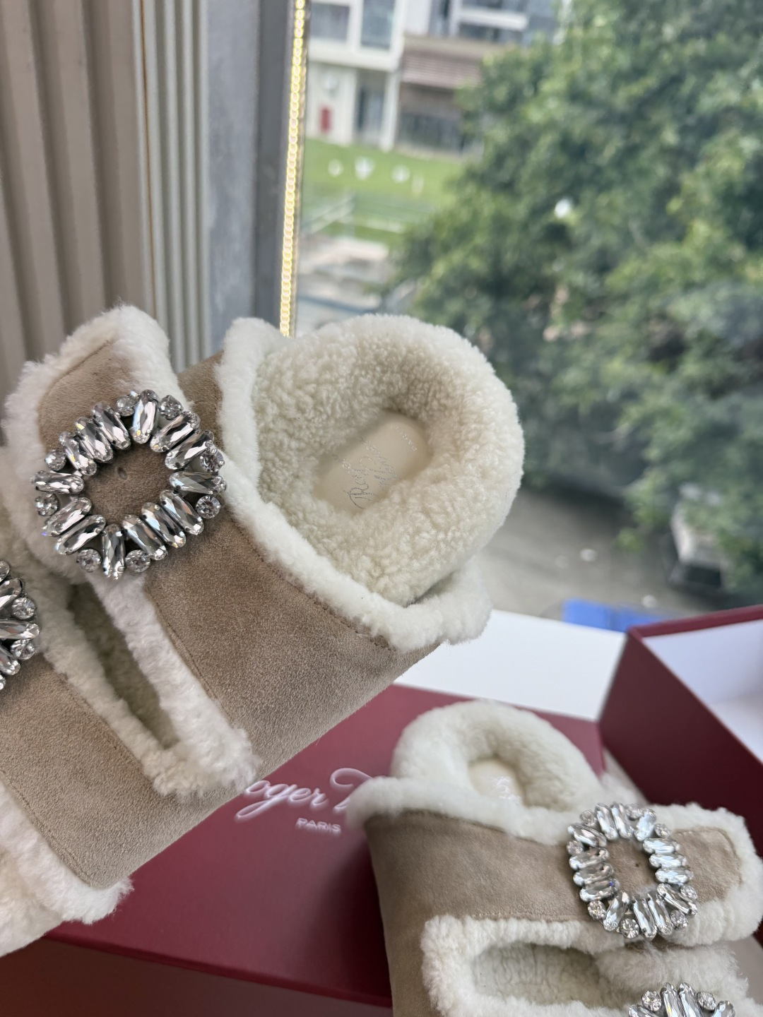 G021所见即所得Roger Vivier/ RV新品雪地靴对是你鞋柜中不可缺少的时髦担当融合了复古与现代的元素鞋面上那