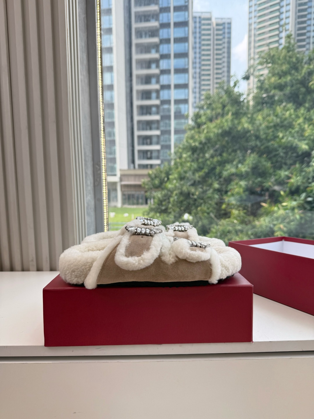 G021所见即所得Roger Vivier/ RV新品雪地靴对是你鞋柜中不可缺少的时髦担当融合了复古与现代的元素鞋面上那