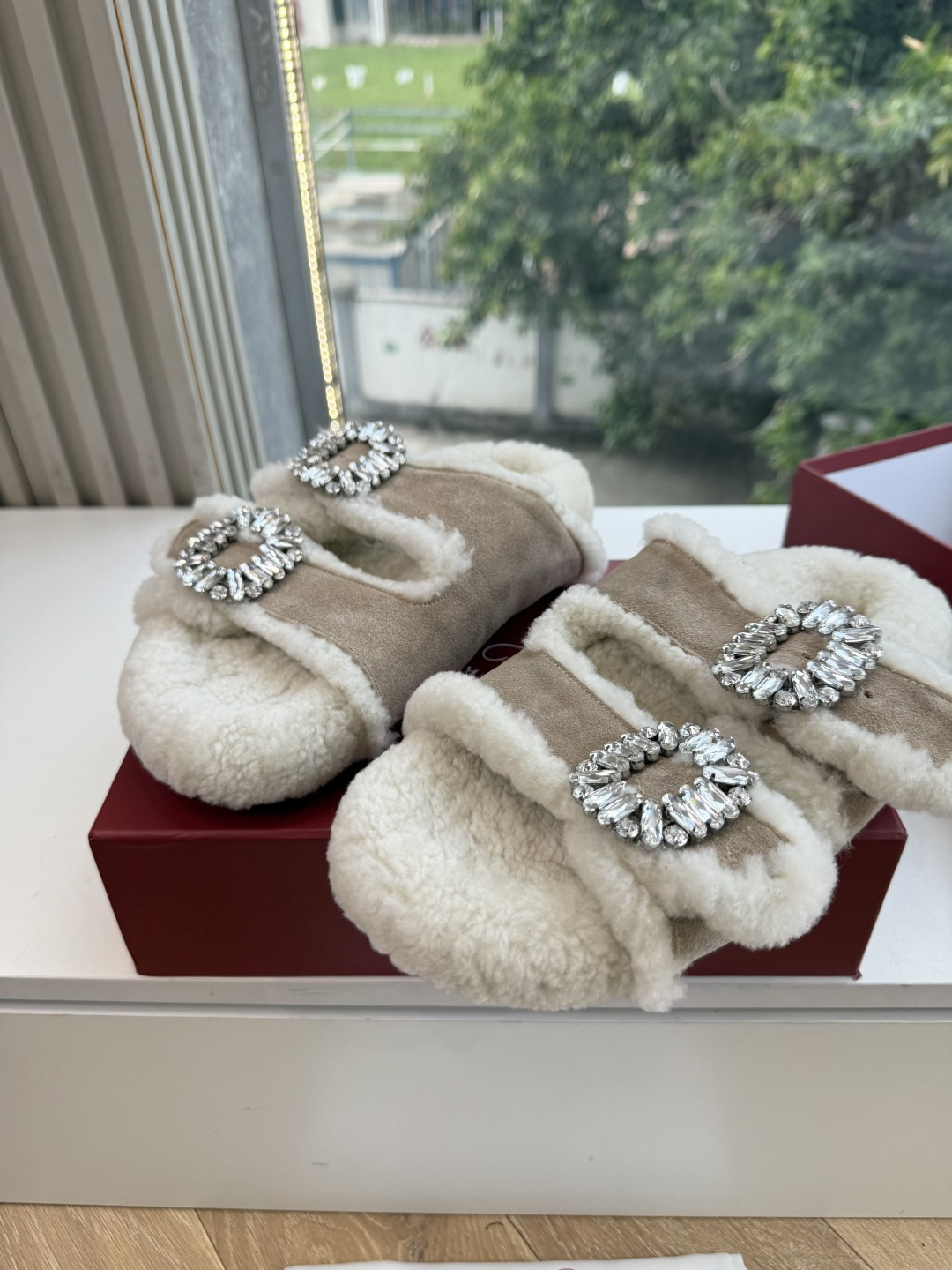 G021所见即所得Roger Vivier/ RV新品雪地靴对是你鞋柜中不可缺少的时髦担当融合了复古与现代的元素鞋面上那