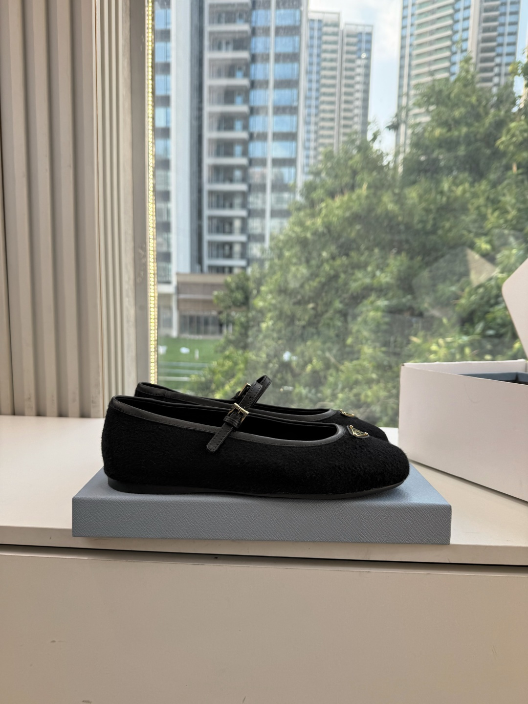 G887统一飞机盒顶级品质所见即所得Prada/普拉达26WF早春新品复古三角标褶皱粗跟平底玛丽珍鞋单鞋 当米兰1913