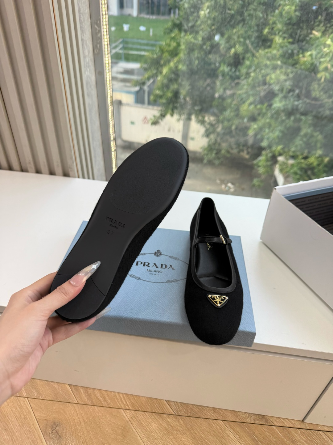 G887统一飞机盒顶级品质所见即所得Prada/普拉达26WF早春新品复古三角标褶皱粗跟平底玛丽珍鞋单鞋 当米兰1913