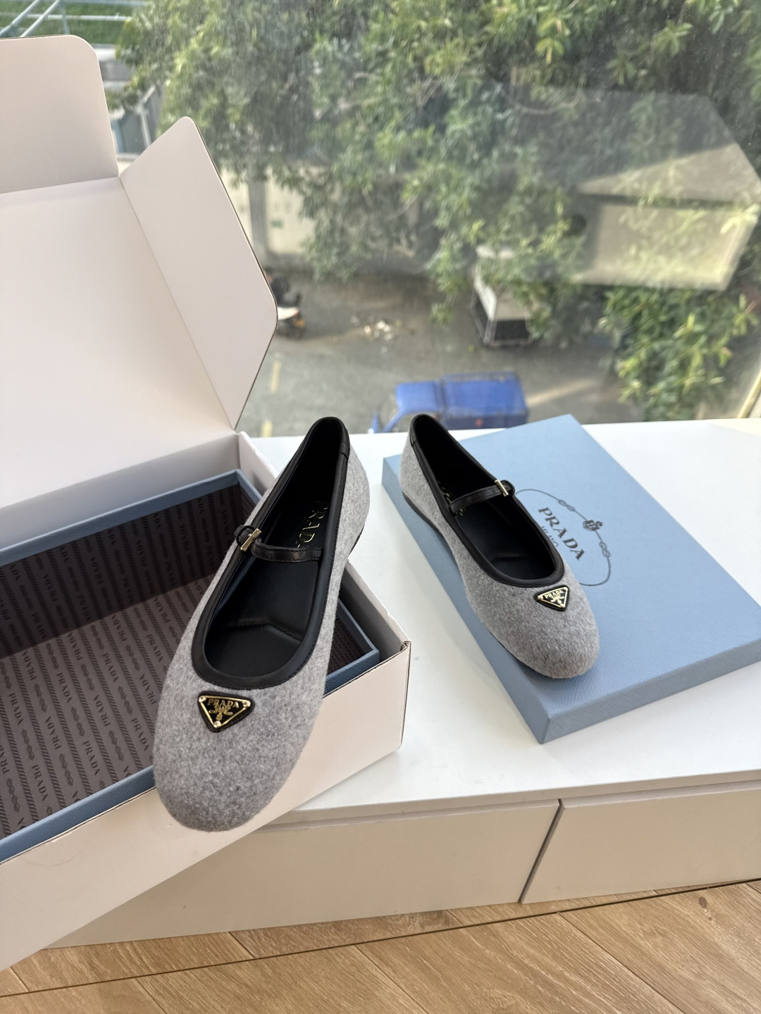 G887统一飞机盒顶级品质所见即所得Prada/普拉达26WF早春新品复古三角标褶皱粗跟平底玛丽珍鞋单鞋 当米兰1913