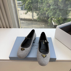 G887统一飞机盒顶级品质所见即所得Prada/普拉达26WF早春新品复古三角标褶皱粗跟平底玛丽珍鞋单鞋 当米兰1913 G887统一飞机盒顶级品质所见即所得Prada/普拉达26WF早春新品复古三角标褶皱粗跟平底玛丽珍鞋单鞋 当米兰1913