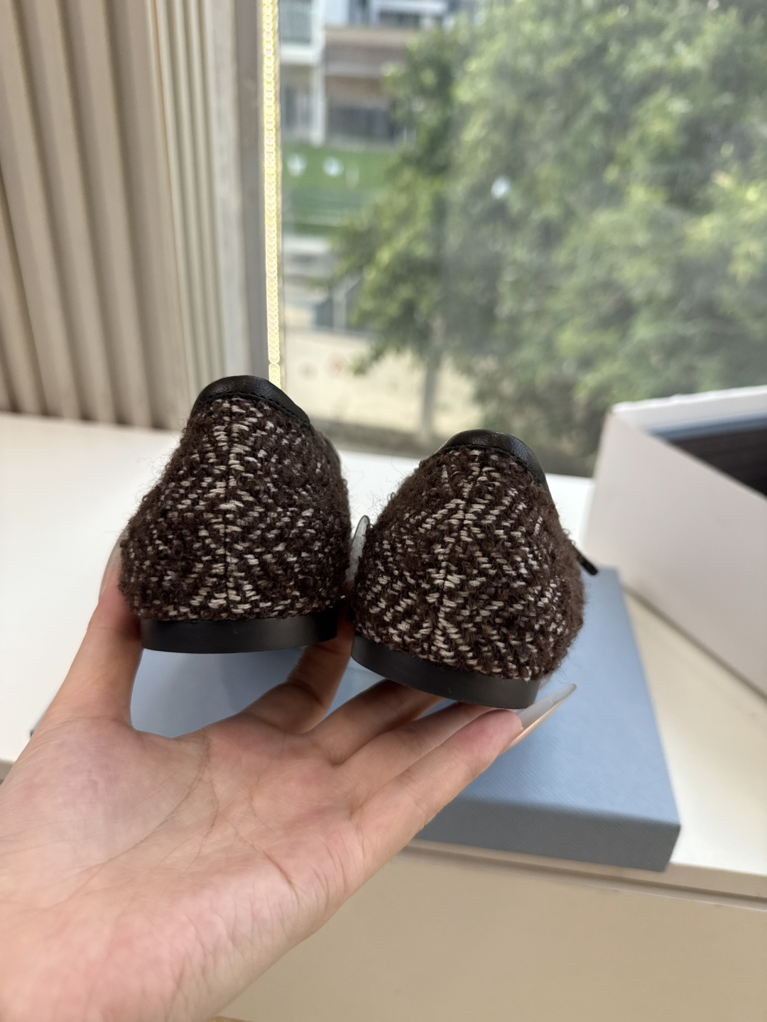 G887统一飞机盒顶级品质所见即所得Prada/普拉达26WF早春新品复古三角标褶皱粗跟平底玛丽珍鞋单鞋 当米兰1913