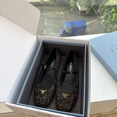 G887统一飞机盒顶级品质所见即所得Prada/普拉达26WF早春新品复古三角标褶皱粗跟平底玛丽珍鞋单鞋 当米兰1913 G887统一飞机盒顶级品质所见即所得Prada/普拉达26WF早春新品复古三角标褶皱粗跟平底玛丽珍鞋单鞋 当米兰1913