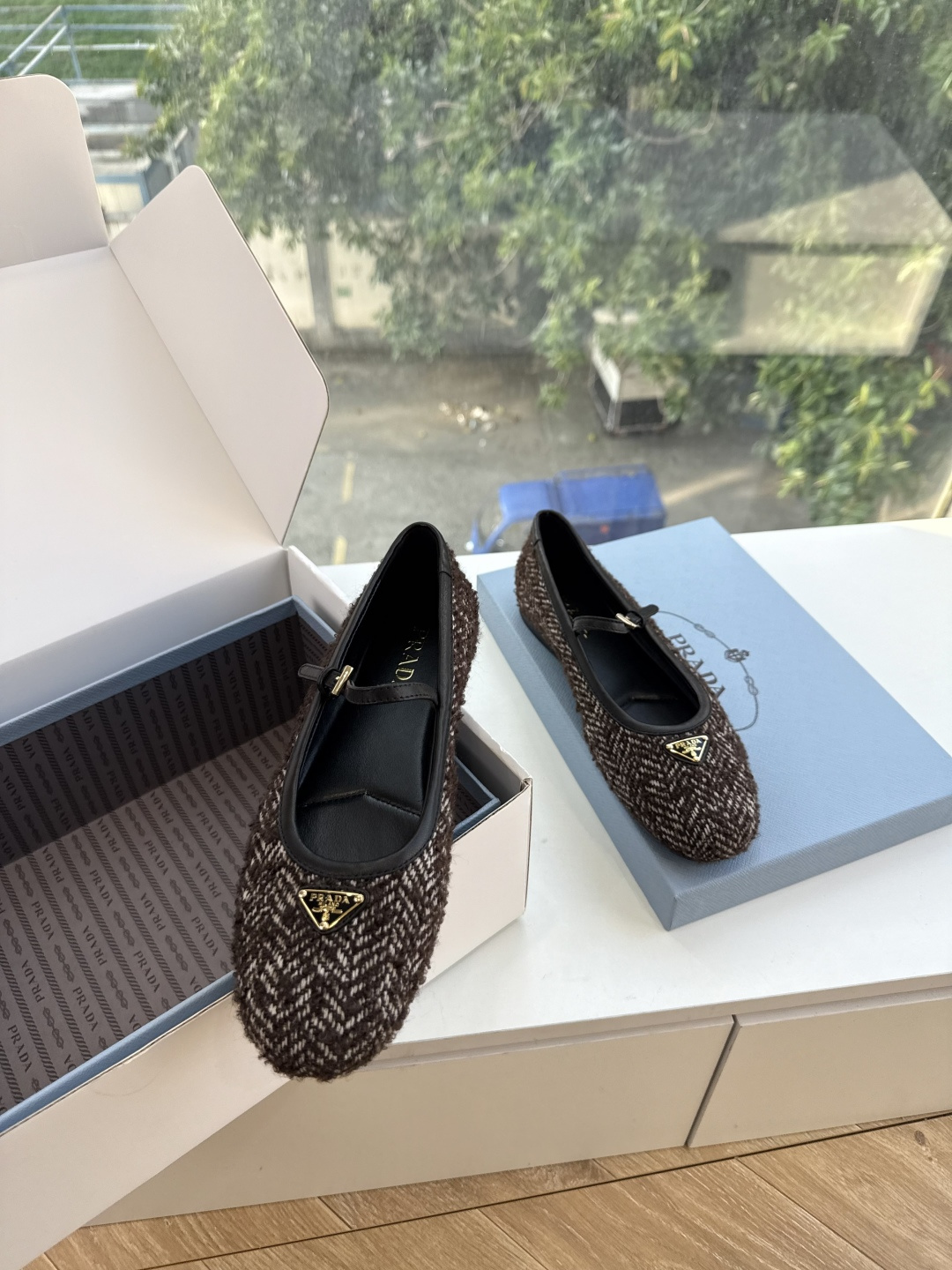 G887统一飞机盒顶级品质所见即所得Prada/普拉达26WF早春新品复古三角标褶皱粗跟平底玛丽珍鞋单鞋 当米兰1913