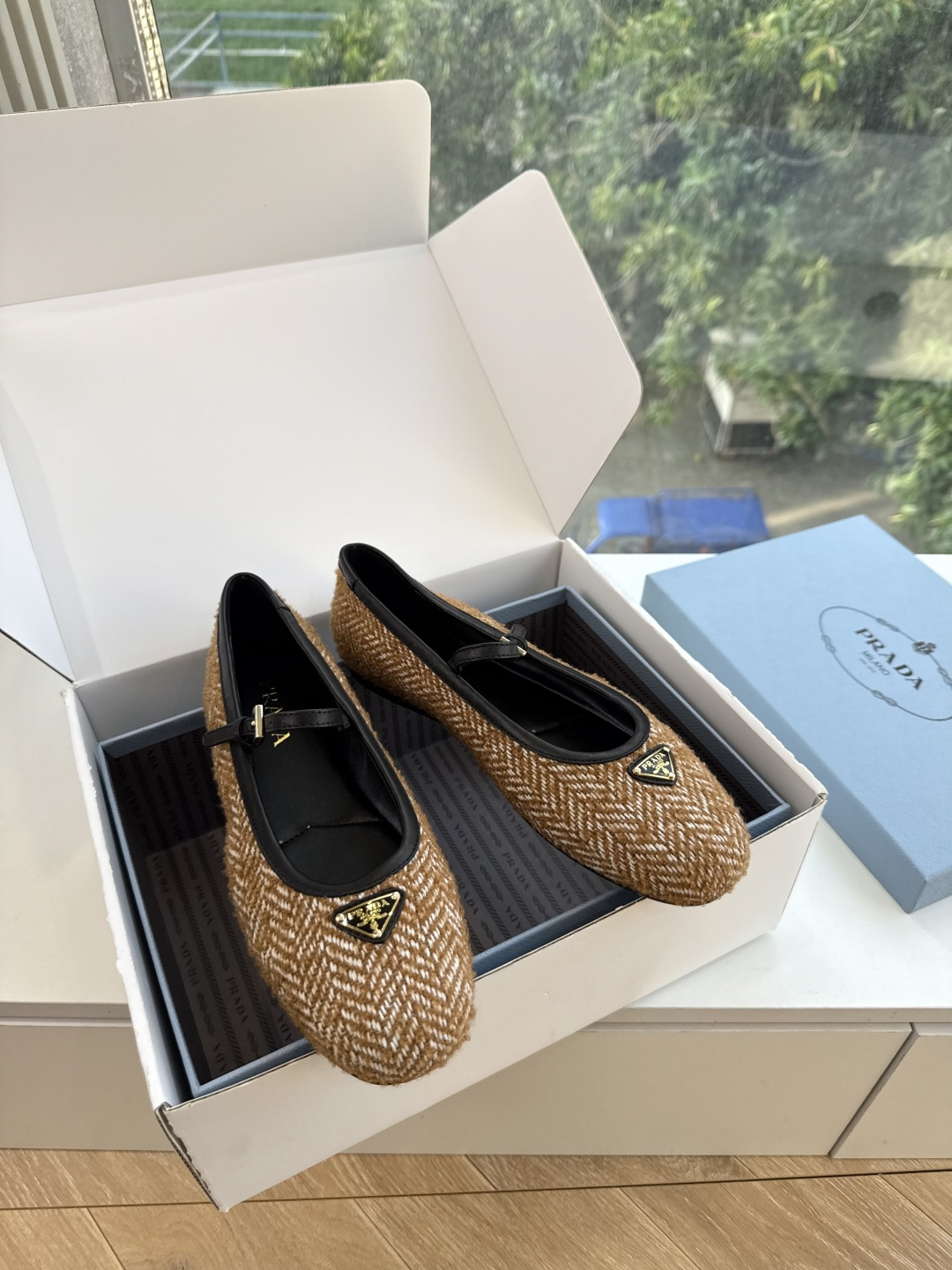 G887统一飞机盒顶级品质所见即所得Prada/普拉达26WF早春新品复古三角标褶皱粗跟平底玛丽珍鞋单鞋 当米兰1913 G887统一飞机盒顶级品质所见即所得Prada/普拉达26WF早春新品复古三角标褶皱粗跟平底玛丽珍鞋单鞋 当米兰1913