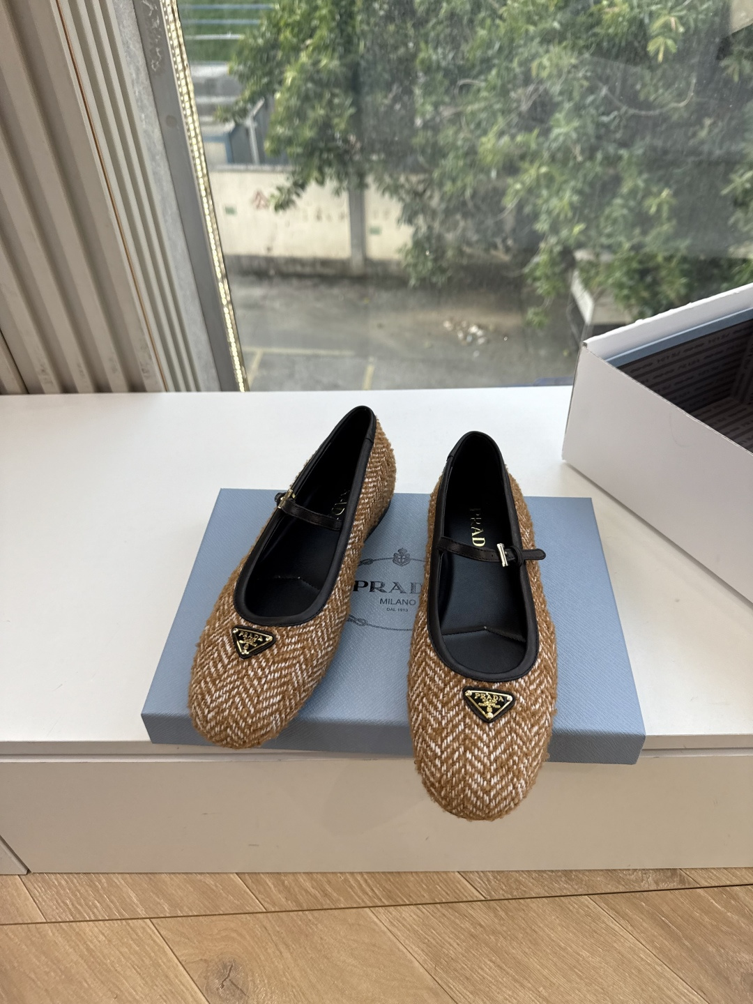 G887统一飞机盒顶级品质所见即所得Prada/普拉达26WF早春新品复古三角标褶皱粗跟平底玛丽珍鞋单鞋 当米兰1913 G887统一飞机盒顶级品质所见即所得Prada/普拉达26WF早春新品复古三角标褶皱粗跟平底玛丽珍鞋单鞋 当米兰1913