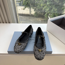 G887统一飞机盒顶级品质所见即所得Prada/普拉达26WF早春新品复古三角标褶皱粗跟平底玛丽珍鞋单鞋 当米兰1913 G887统一飞机盒顶级品质所见即所得Prada/普拉达26WF早春新品复古三角标褶皱粗跟平底玛丽珍鞋单鞋 当米兰1913