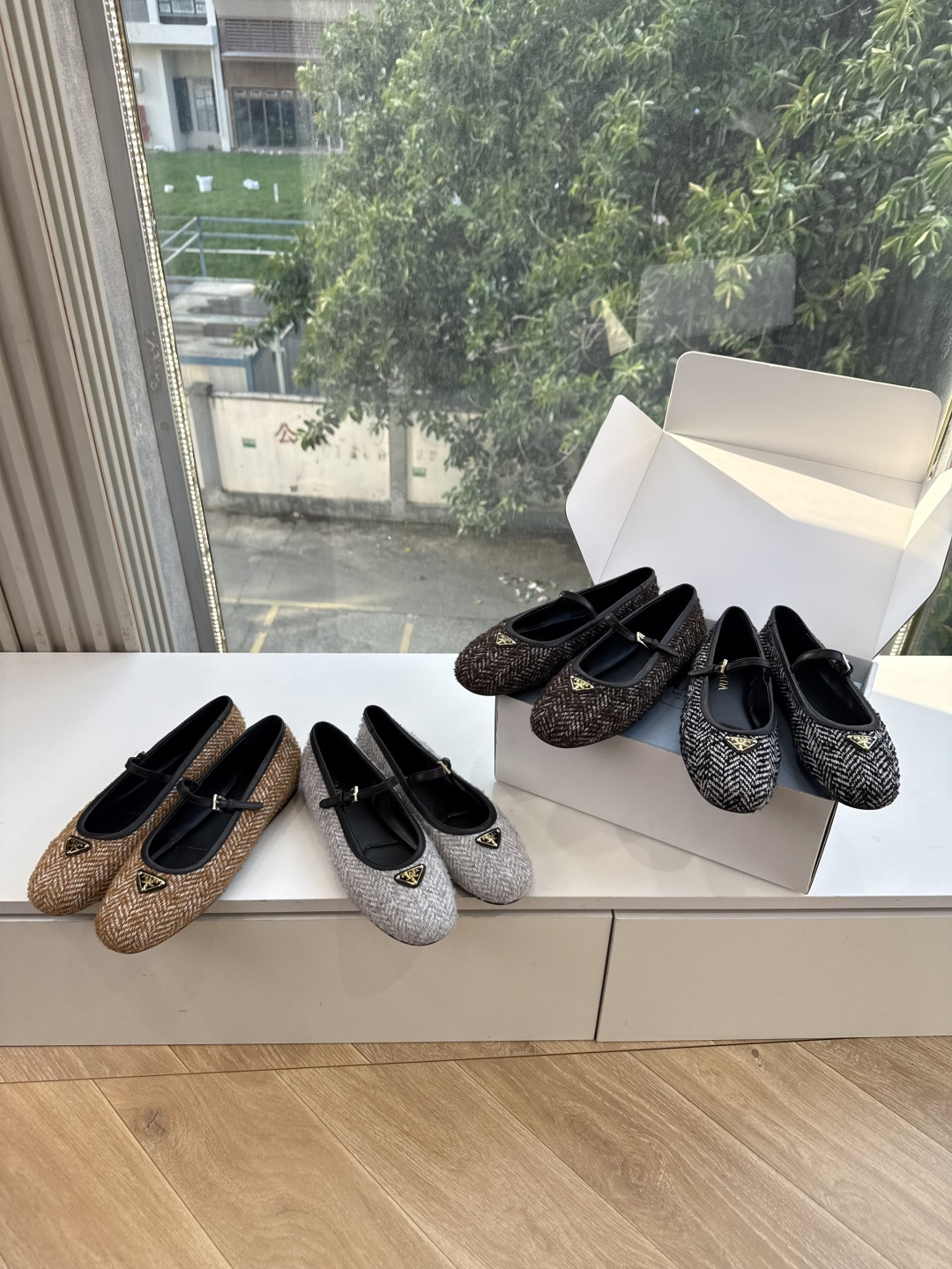 G887统一飞机盒顶级品质所见即所得Prada/普拉达26WF早春新品复古三角标褶皱粗跟平底玛丽珍鞋单鞋 当米兰1913