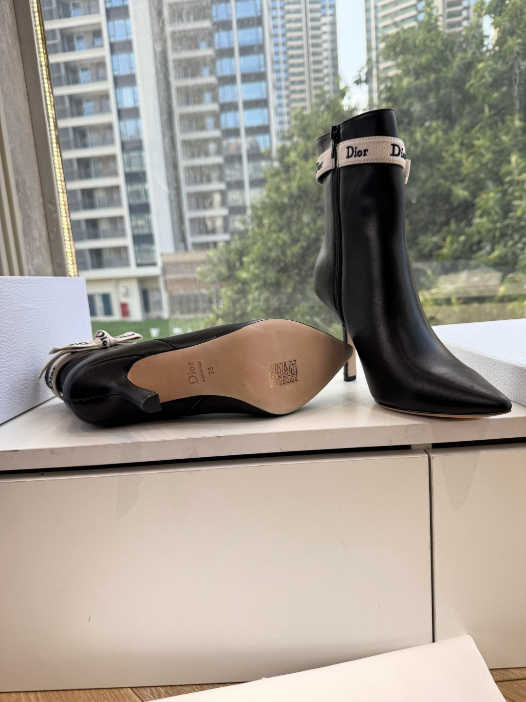 G269miss Dior 迪奥 Miss Dior 迪奥 CD秋冬最新高定海报款D-Major字母logo 圆头骑士靴