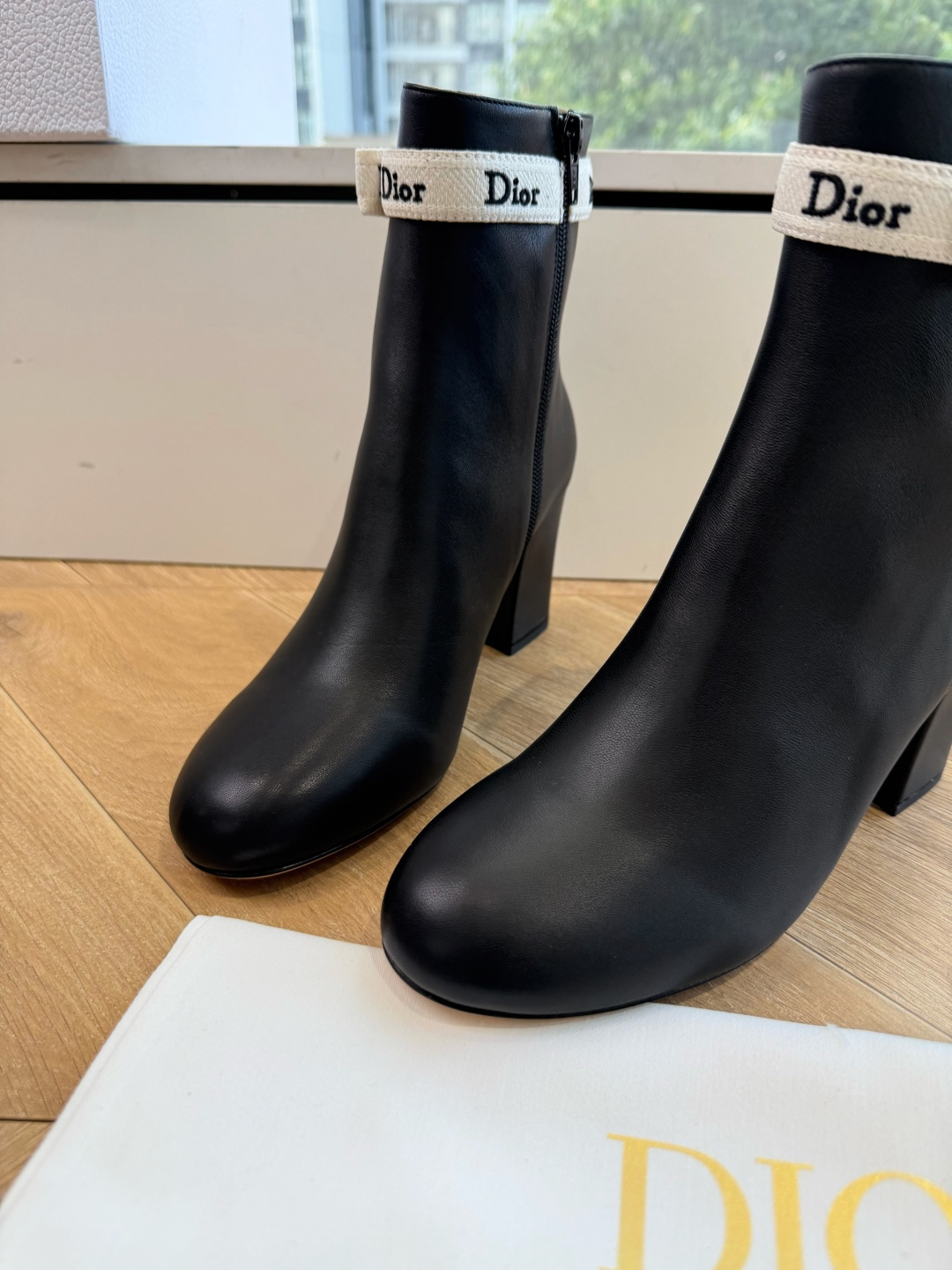 G269miss Dior 迪奥 Miss Dior 迪奥 CD秋冬最新高定海报款D-Major字母logo 圆头骑士靴 G269miss Dior 迪奥 Miss Dior 迪奥 CD秋冬最新高定海报款D-Major字母logo 圆头骑士靴