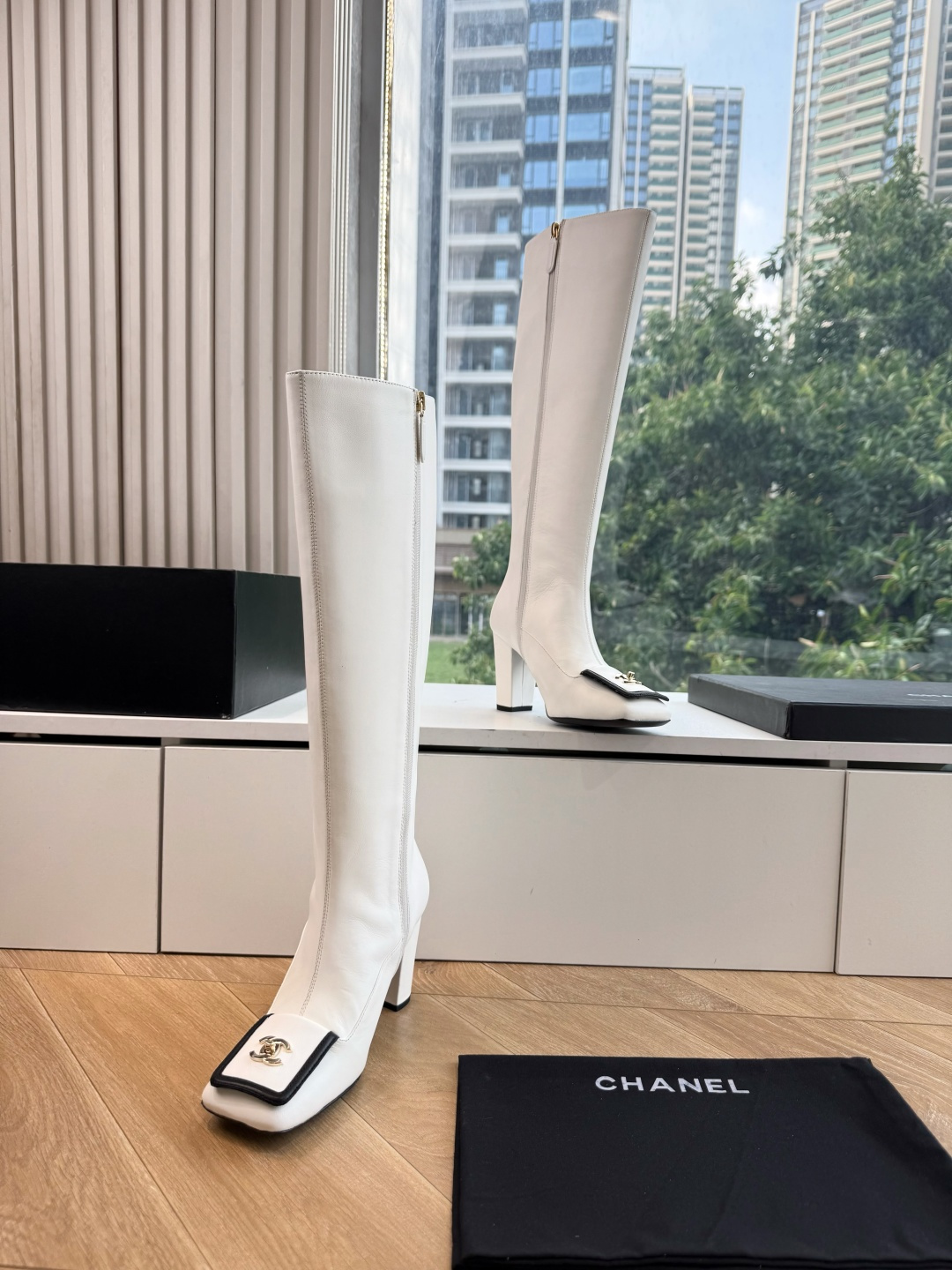 G238😀CHANEL香奈儿*小香秋冬新款骑士靴库靴这款骑士靴真的是帅气时尚的代表马丁靴骑士靴靴筒Chanel字母点缀 G238😀CHANEL香奈儿*小香秋冬新款骑士靴库靴这款骑士靴真的是帅气时尚的代表马丁靴骑士靴靴筒Chanel字母点缀