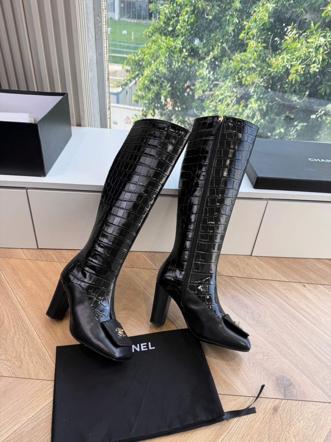 G238😀CHANEL香奈儿*小香秋冬新款骑士靴库靴这款骑士靴真的是帅气时尚的代表马丁靴骑士靴靴筒Chanel字母点缀 