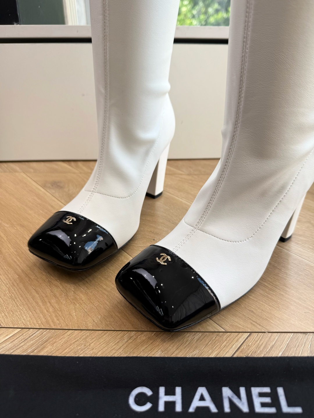 G238😀CHANEL香奈儿*小香秋冬新款骑士靴库靴这款骑士靴真的是帅气时尚的代表马丁靴骑士靴靴筒Chanel字母点缀 