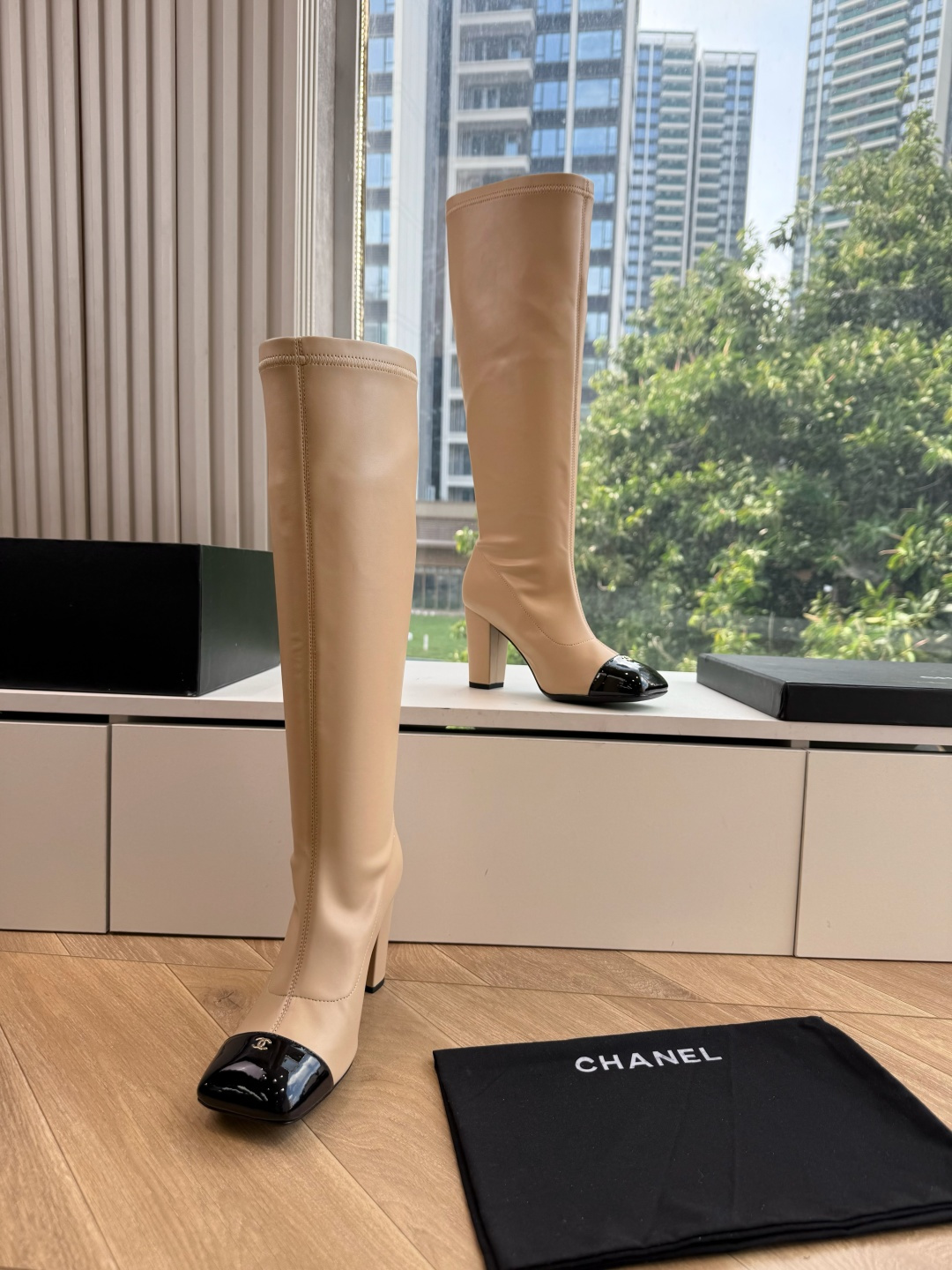 G238😀CHANEL香奈儿*小香秋冬新款骑士靴库靴这款骑士靴真的是帅气时尚的代表马丁靴骑士靴靴筒Chanel字母点缀 