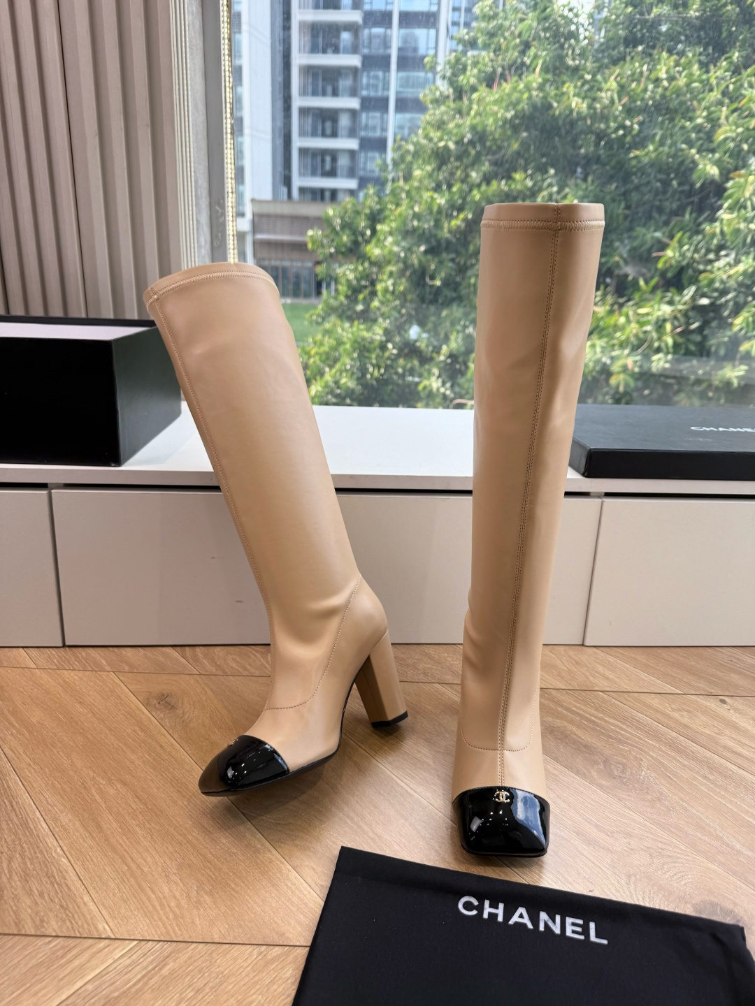 G238😀CHANEL香奈儿*小香秋冬新款骑士靴库靴这款骑士靴真的是帅气时尚的代表马丁靴骑士靴靴筒Chanel字母点缀 