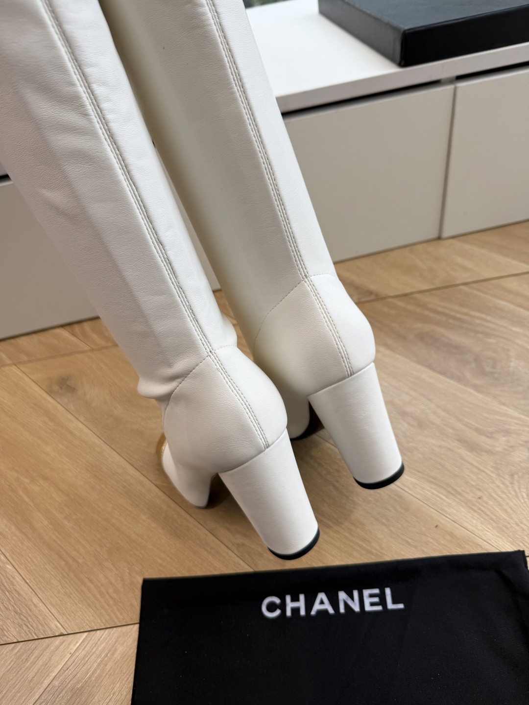 G238😀CHANEL香奈儿*小香秋冬新款骑士靴库靴这款骑士靴真的是帅气时尚的代表马丁靴骑士靴靴筒Chanel字母点缀 