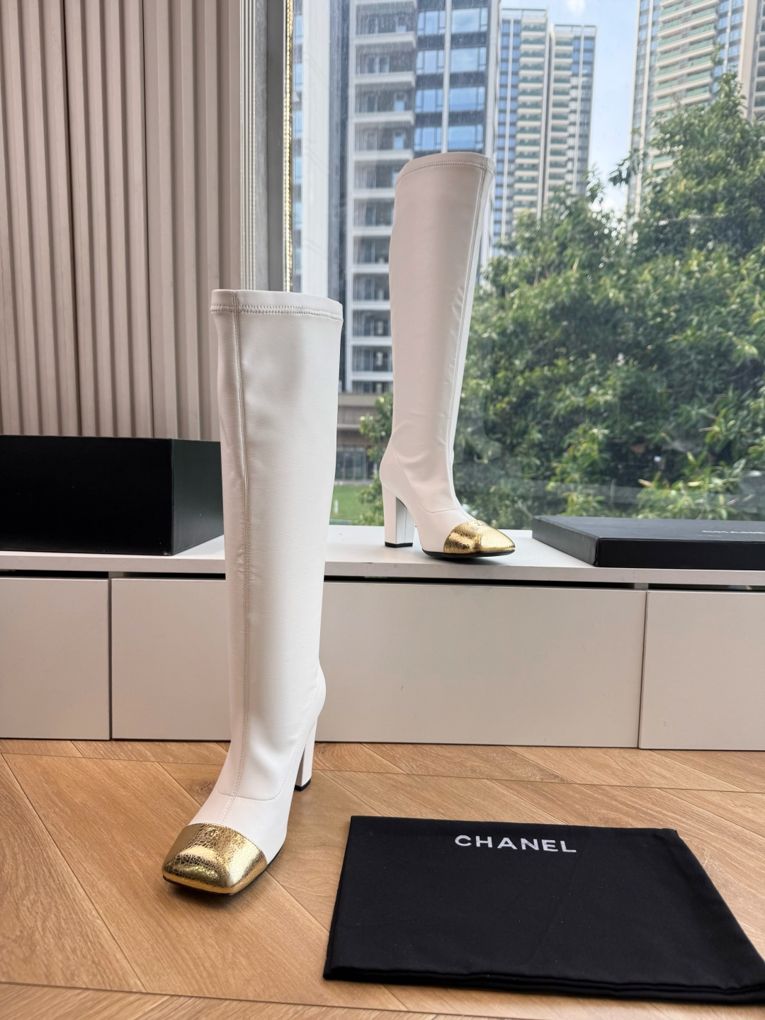 G238😀CHANEL香奈儿*小香秋冬新款骑士靴库靴这款骑士靴真的是帅气时尚的代表马丁靴骑士靴靴筒Chanel字母点缀 