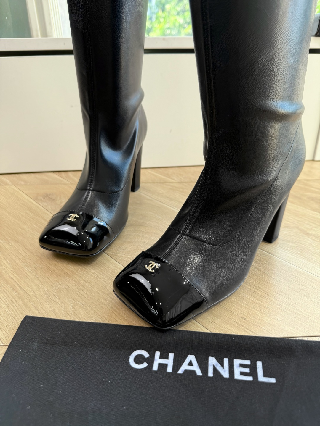 G238😀CHANEL香奈儿*小香秋冬新款骑士靴库靴这款骑士靴真的是帅气时尚的代表马丁靴骑士靴靴筒Chanel字母点缀 