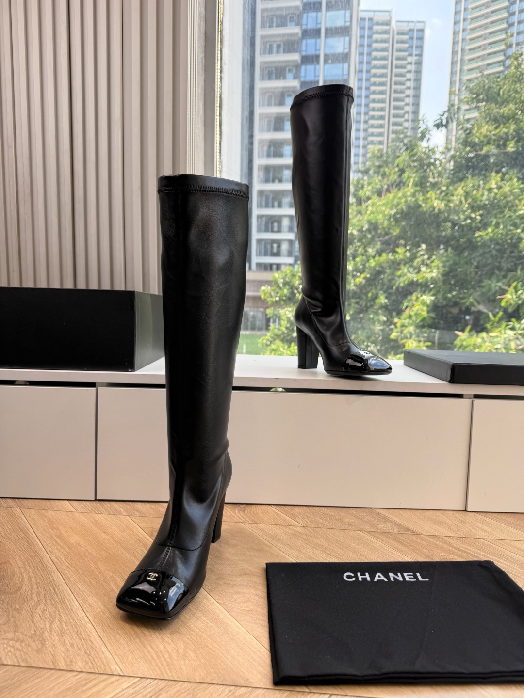 G238😀CHANEL香奈儿*小香秋冬新款骑士靴库靴这款骑士靴真的是帅气时尚的代表马丁靴骑士靴靴筒Chanel字母点缀 