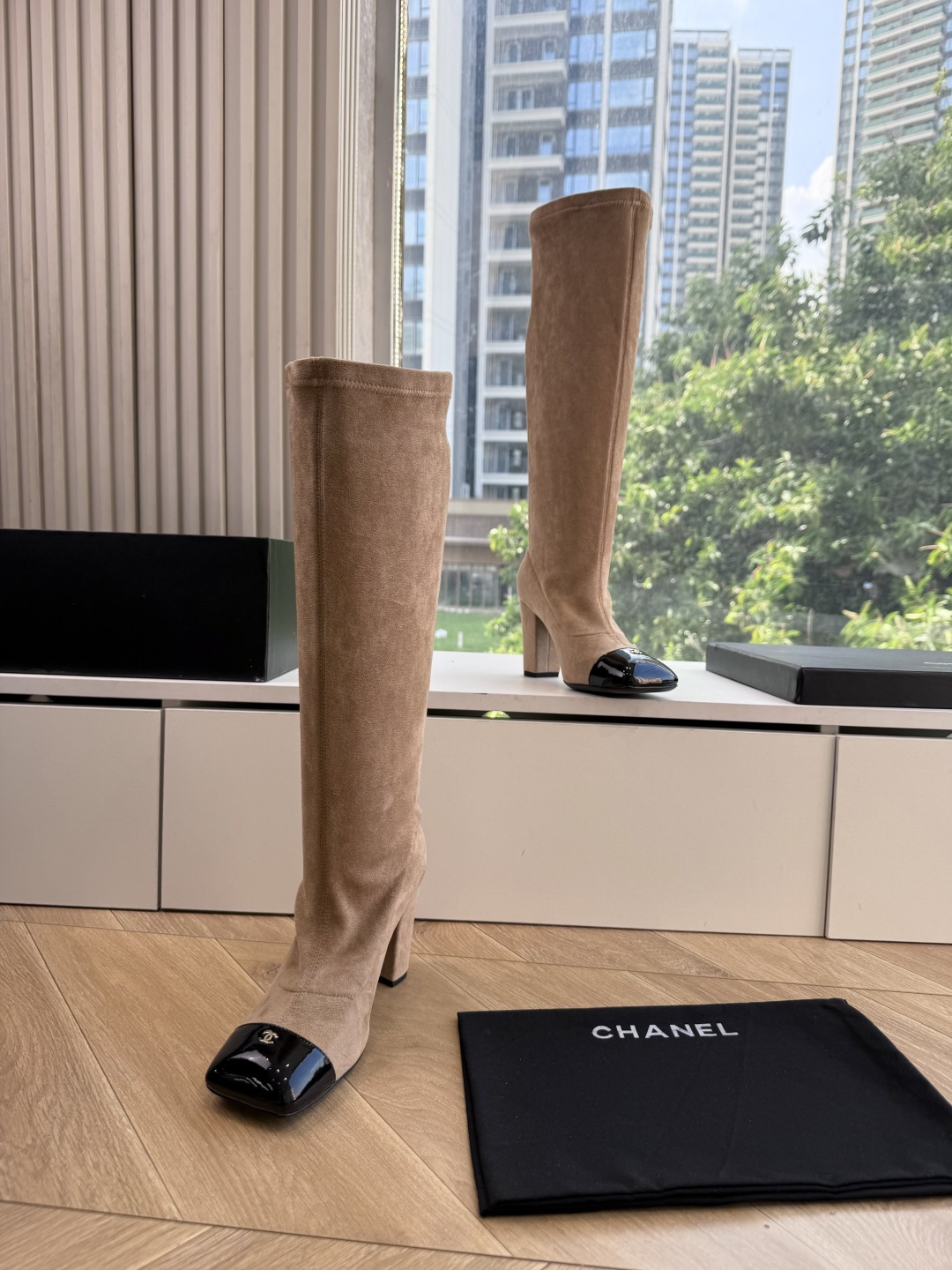G238😀CHANEL香奈儿*小香秋冬新款骑士靴库靴这款骑士靴真的是帅气时尚的代表马丁靴骑士靴靴筒Chanel字母点缀 