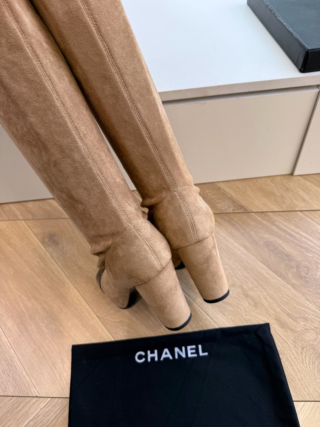 G238😀CHANEL香奈儿*小香秋冬新款骑士靴库靴这款骑士靴真的是帅气时尚的代表马丁靴骑士靴靴筒Chanel字母点缀 