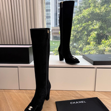 G238😀CHANEL香奈儿*小香秋冬新款骑士靴库靴这款骑士靴真的是帅气时尚的代表马丁靴骑士靴靴筒Chanel字母点缀 G238😀CHANEL香奈儿*小香秋冬新款骑士靴库靴这款骑士靴真的是帅气时尚的代表马丁靴骑士靴靴筒Chanel字母点缀