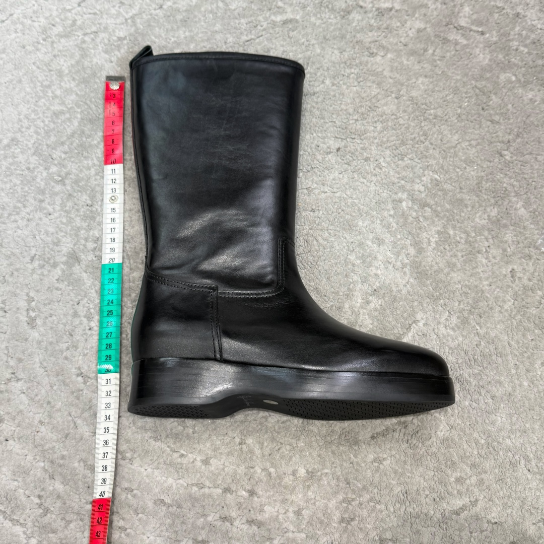 G127代购级别所见即所得Loro Piana 诺悠翩雅 LP 秋冬新款 Kilda踝靴侧拉链短靴 这款标志性踝靴采用打