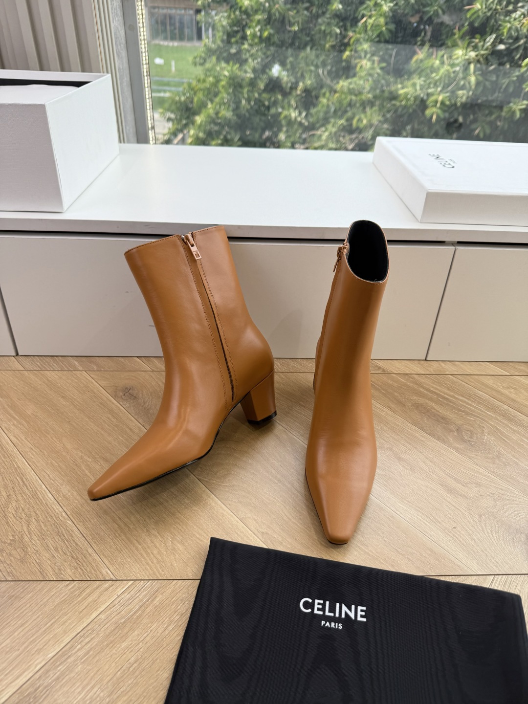 顶级品质G127赛琳 CELINE塞琳秋冬新款杨幂同款凯旋门切尔西短靴骑士靴 凯旋门英伦风短靴🔝简约大气时髦👍耐看不过时 顶级品质G127赛琳 CELINE塞琳秋冬新款杨幂同款凯旋门切尔西短靴骑士靴 凯旋门英伦风短靴🔝简约大气时髦👍耐看不过时