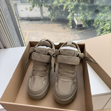 😀G127UGG顶级品质所见即所得UGG秋冬新款系列棉鞋雪地靴棉鞋作为的领军品牌,这双新款同样延续了其一贯的舒适理念,穿 😀G127UGG顶级品质所见即所得UGG秋冬新款系列棉鞋雪地靴棉鞋作为的领军品牌,这双新款同样延续了其一贯的舒适理念,穿