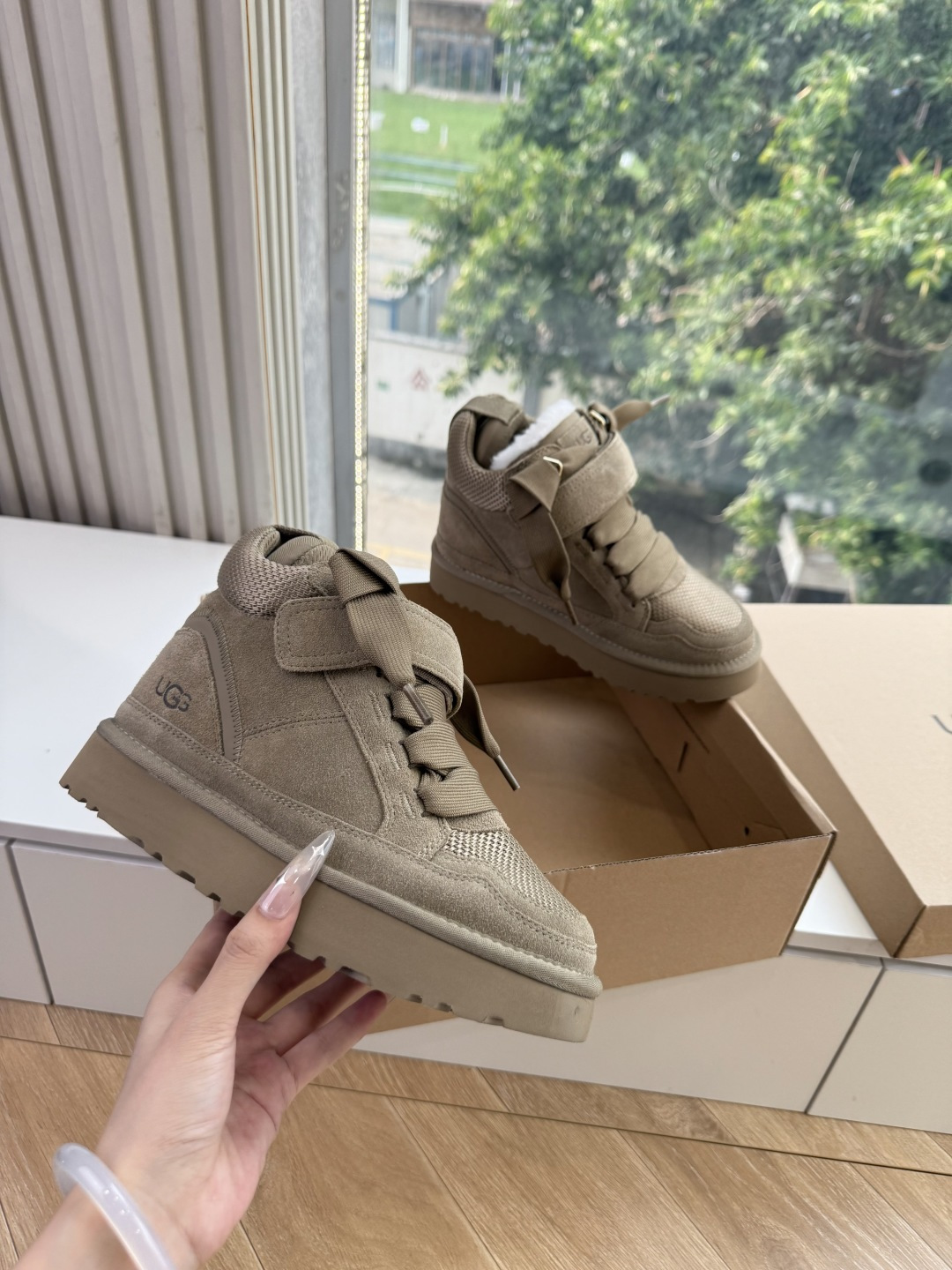 😀G127UGG顶级品质所见即所得UGG秋冬新款系列棉鞋雪地靴棉鞋作为的领军品牌，这双新款同样延续了其一贯的舒适理念，穿