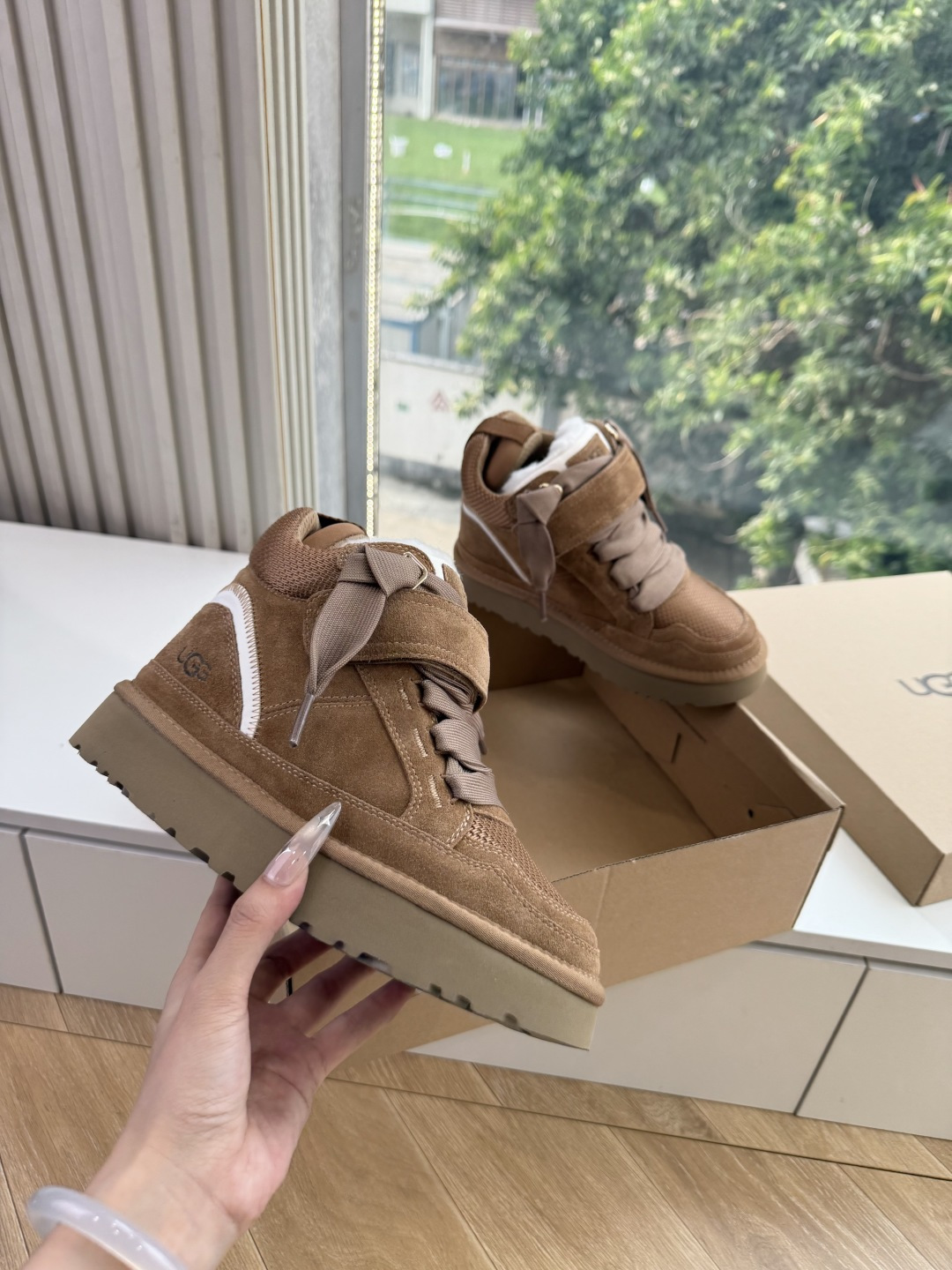 😀G127UGG顶级品质所见即所得UGG秋冬新款系列棉鞋雪地靴棉鞋作为的领军品牌，这双新款同样延续了其一贯的舒适理念，穿