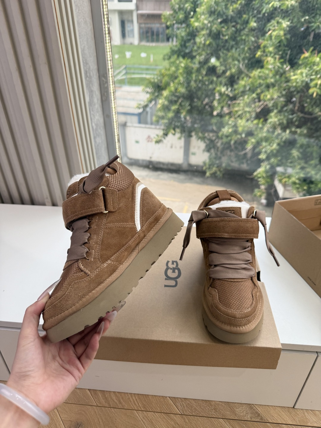 😀G127UGG顶级品质所见即所得UGG秋冬新款系列棉鞋雪地靴棉鞋作为的领军品牌，这双新款同样延续了其一贯的舒适理念，穿