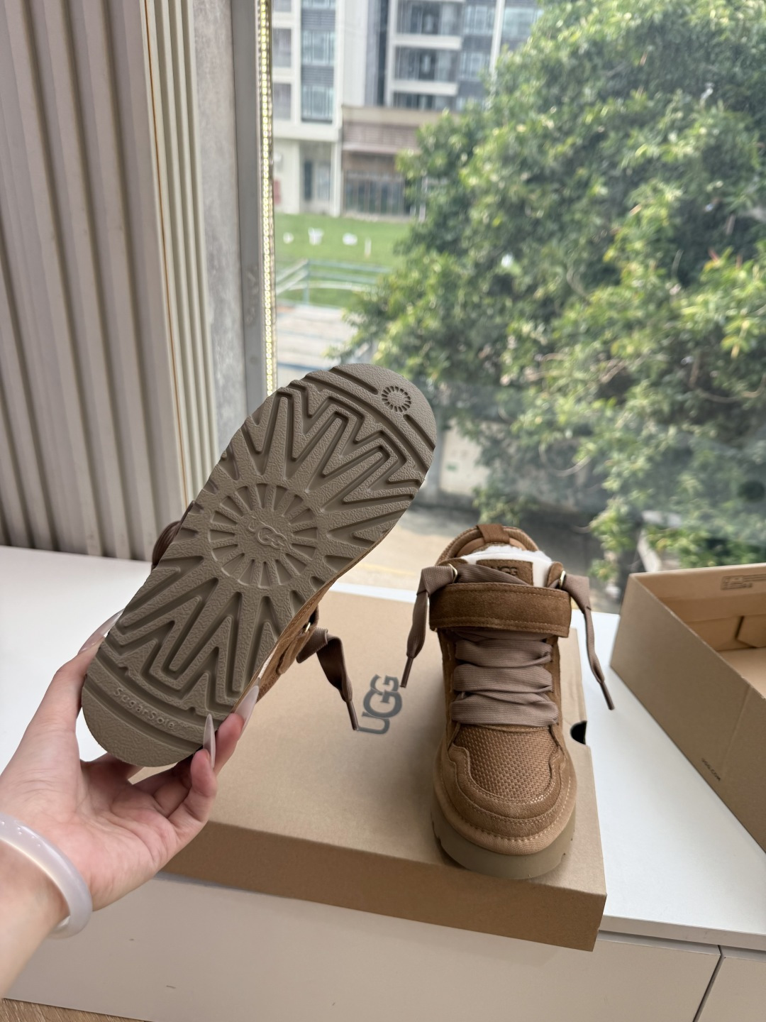 😀G127UGG顶级品质所见即所得UGG秋冬新款系列棉鞋雪地靴棉鞋作为的领军品牌，这双新款同样延续了其一贯的舒适理念，穿