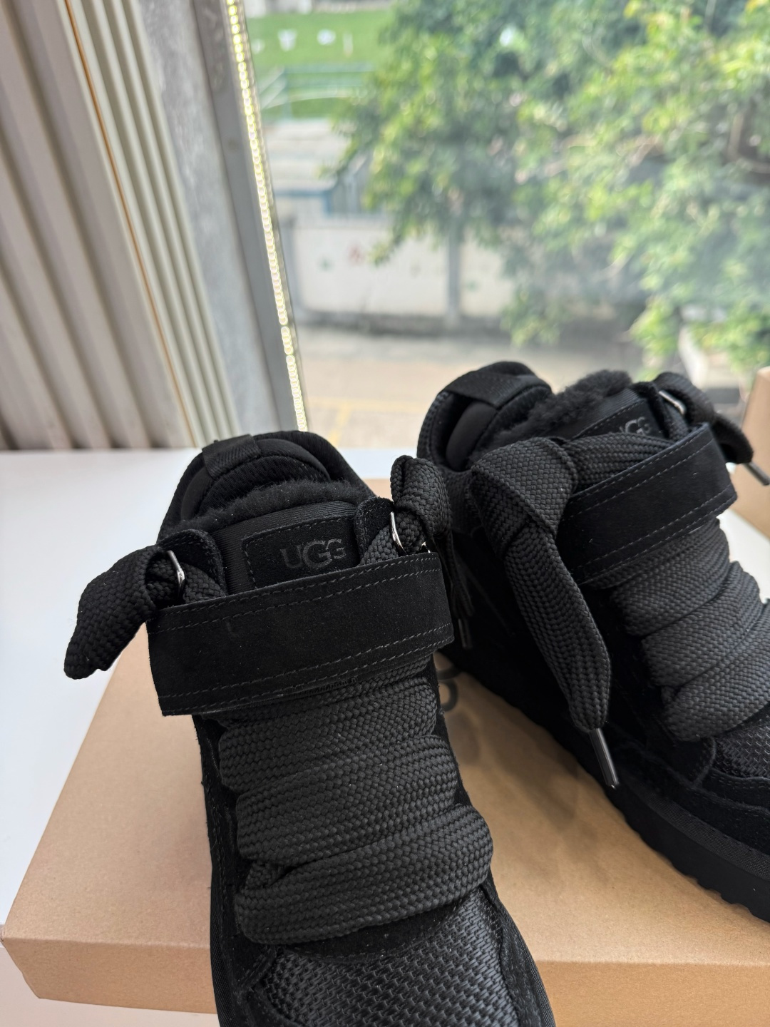 😀G127UGG顶级品质所见即所得UGG秋冬新款系列棉鞋雪地靴棉鞋作为的领军品牌，这双新款同样延续了其一贯的舒适理念，穿