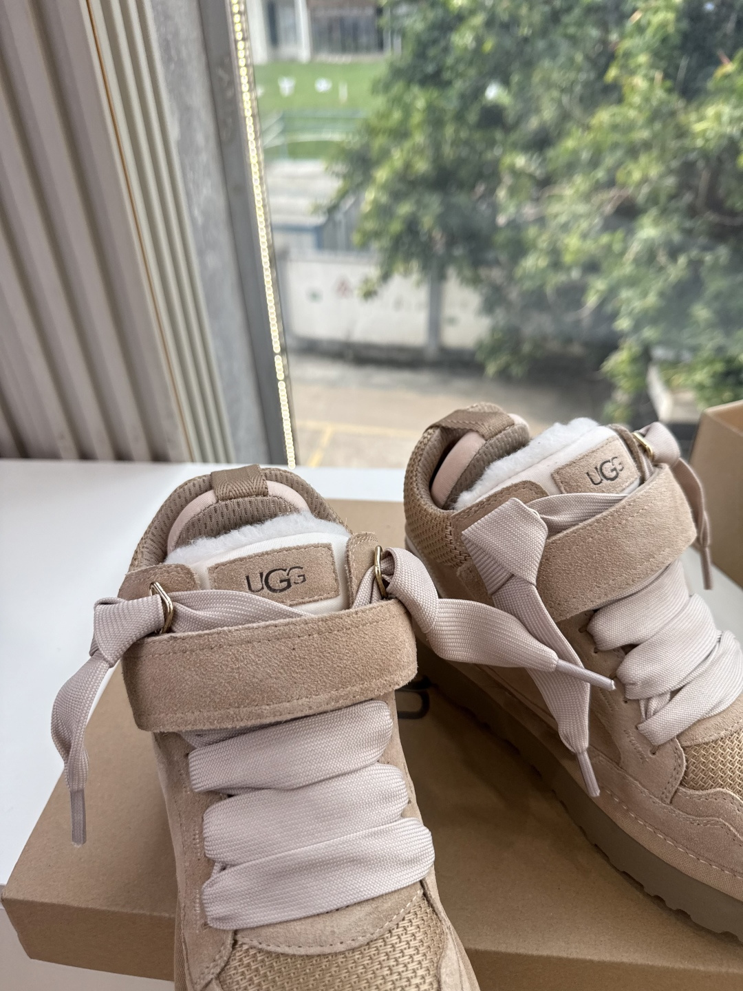 😀G127UGG顶级品质所见即所得UGG秋冬新款系列棉鞋雪地靴棉鞋作为的领军品牌，这双新款同样延续了其一贯的舒适理念，穿