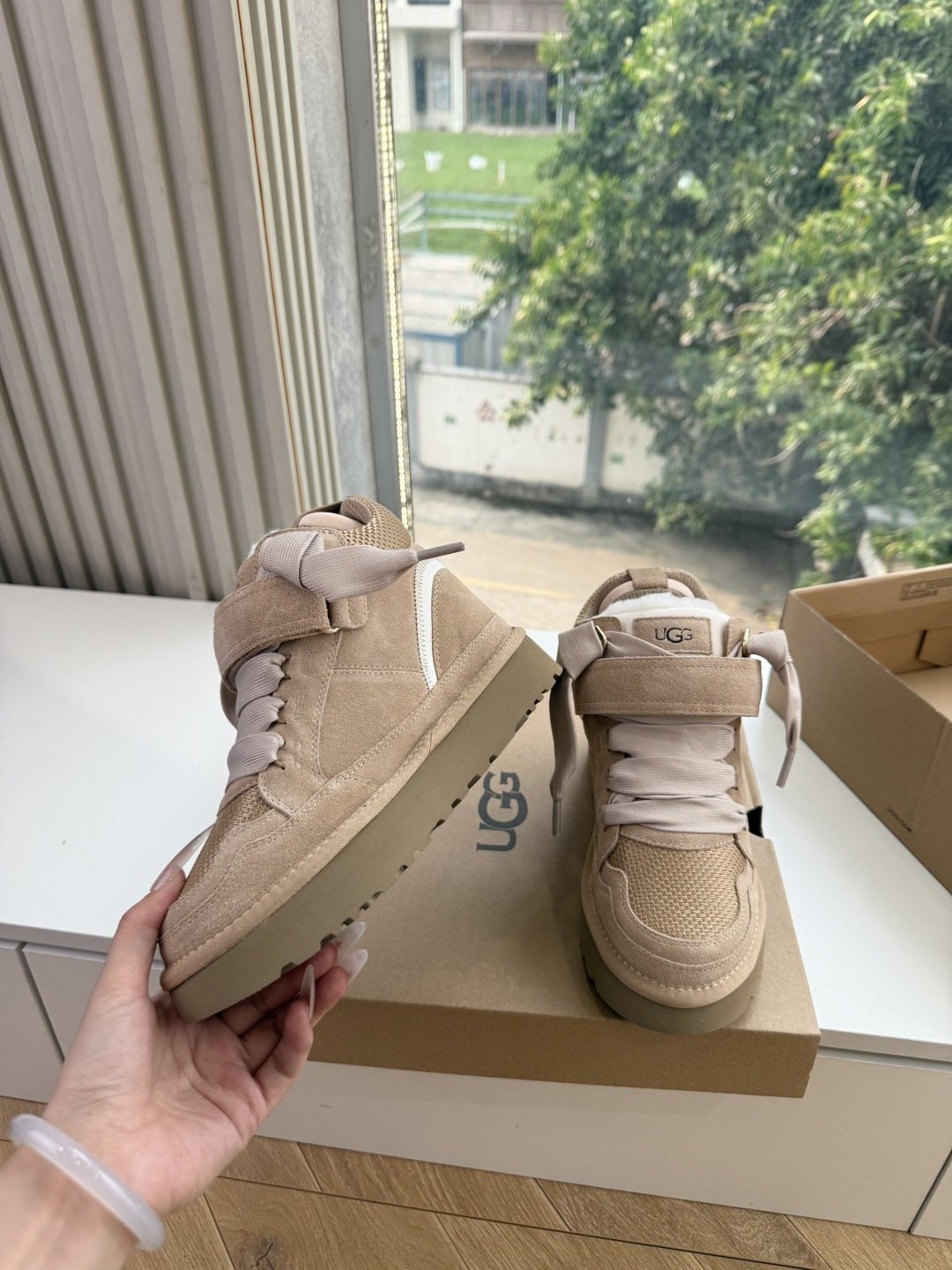😀G127UGG顶级品质所见即所得UGG秋冬新款系列棉鞋雪地靴棉鞋作为的领军品牌，这双新款同样延续了其一贯的舒适理念，穿