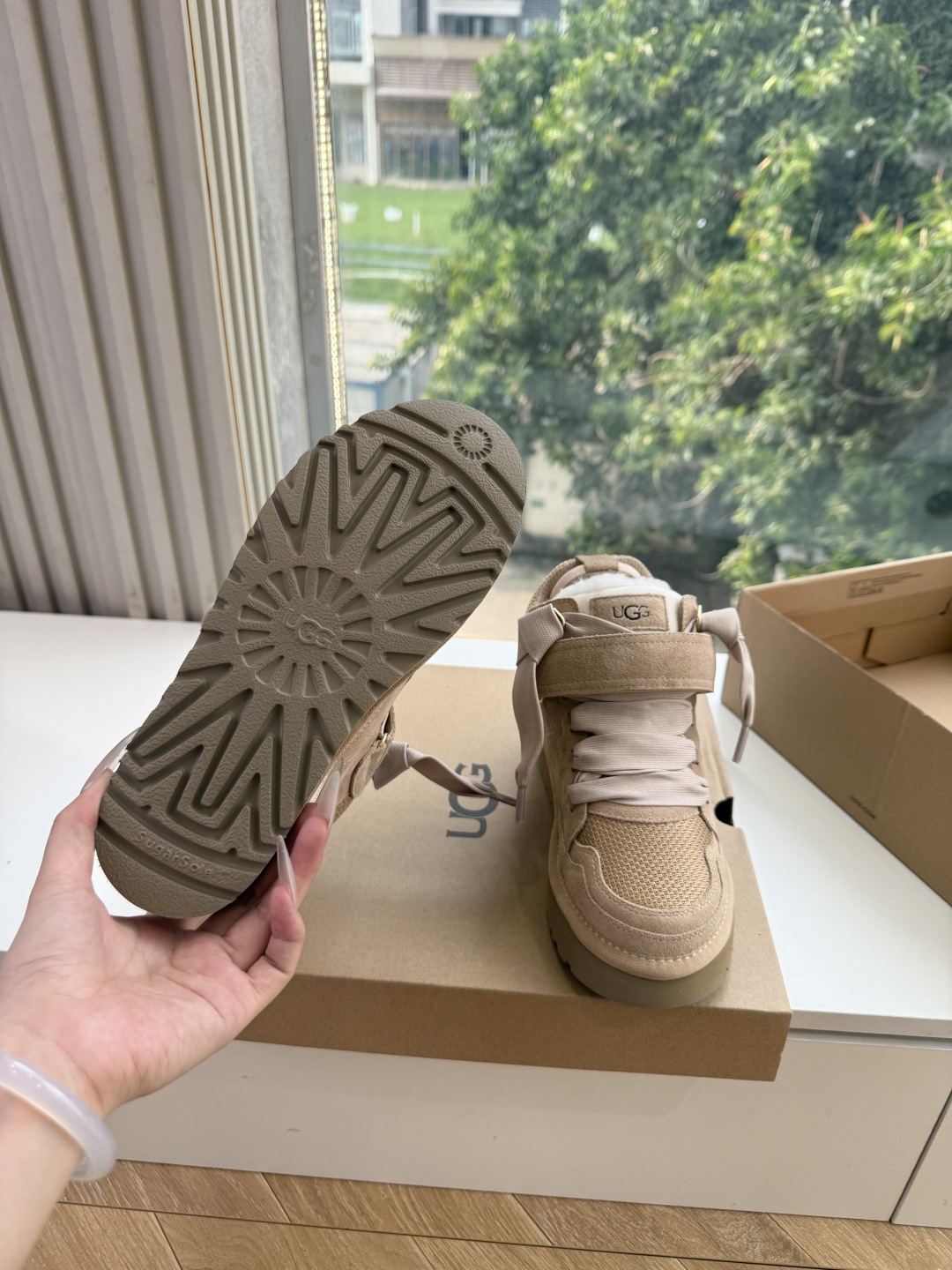 😀G127UGG顶级品质所见即所得UGG秋冬新款系列棉鞋雪地靴棉鞋作为的领军品牌，这双新款同样延续了其一贯的舒适理念，穿