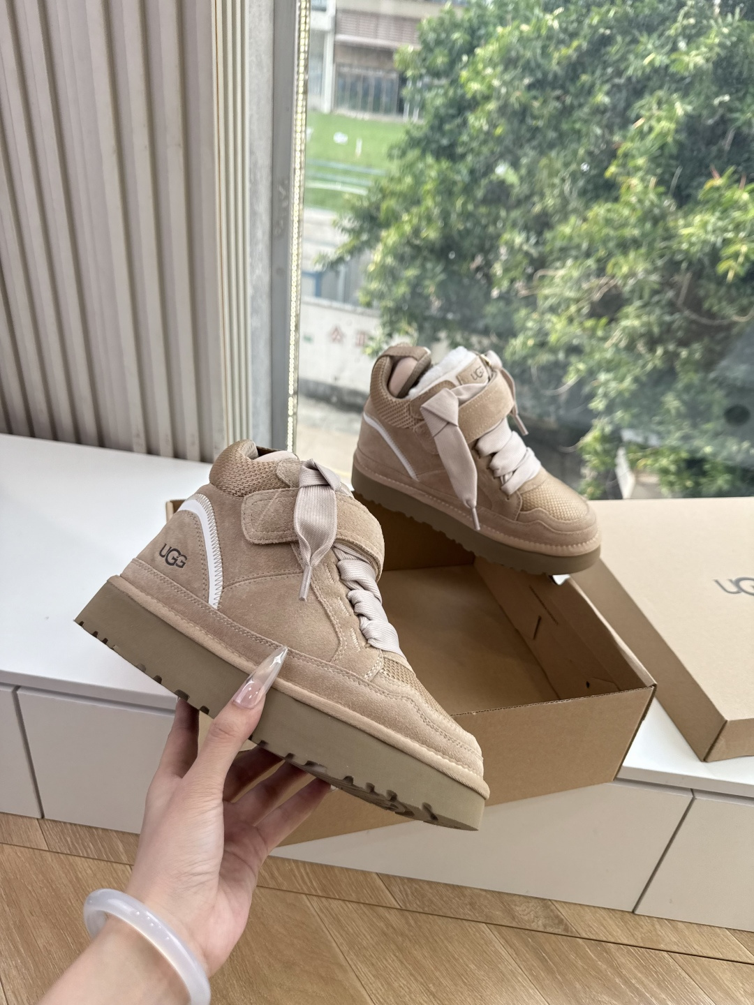 😀G127UGG顶级品质所见即所得UGG秋冬新款系列棉鞋雪地靴棉鞋作为的领军品牌，这双新款同样延续了其一贯的舒适理念，穿