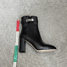 G223顶级版本 原版购入 H家秋冬新款 HERMES爱马仕切尔西短靴专柜价格接近2W高昂的售价自然有独特的工艺和品质这 G223顶级版本 原版购入 H家秋冬新款 HERMES爱马仕切尔西短靴专柜价格接近2W高昂的售价自然有独特的工艺和品质这