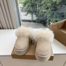 😀G026UGG秋冬新款系列棉鞋雪地靴棉鞋作为的领军品牌,这双新款同样延续了其一贯的舒适理念,穿在脚上轻盈自在,仿佛踩在 😀G026UGG秋冬新款系列棉鞋雪地靴棉鞋作为的领军品牌,这双新款同样延续了其一贯的舒适理念,穿在脚上轻盈自在,仿佛踩在